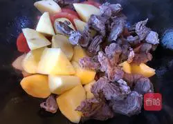 Illustration of how to make tomato, potato and beef brisket 9