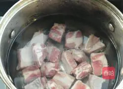 Sichuan Illustration of how to cook pork ribs with flavored potatoes 1