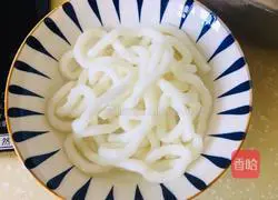 Illustration of how to make pork stewed vermicelli 1