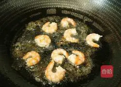 Illustration of how to make sugar-moistened shrimp 5