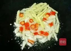 Illustration of how to make stir-fried flower armor 7
