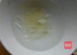 Illustration of how to make cake roll cheese mousse 4