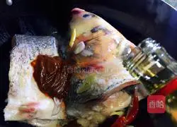 Illustration of how to make fish head cakes 7 