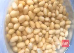 Illustration of how to cook pig's trotters with soybeans 3