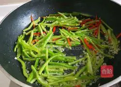 Xinwen Gourmet Shredded Pork with Spicy Pepper Illustration 11