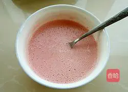 Illustration of how to make six-inch strawberry mousse 10