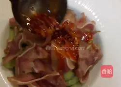 Illustration of how to make red oil ear slices 6