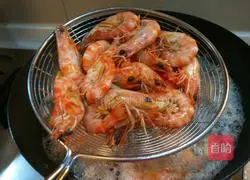 Beijing recipe for boiling Xiaojiujie shrimp in clear water 7