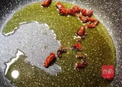 Sichuan - Illustration of how to make Kung Pao Chicken 9