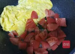 Shrimp, tomato and scrambled eggs Practice illustration 6