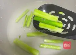 Mussels mixed with asparagus Practice illustration 3