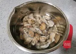 Illustration of how to make steamed eggs with flower armor 1