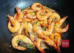 Illustration of braised prawns in oil 8