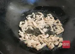 Illustration of how to make silver sprout chicken shreds 5