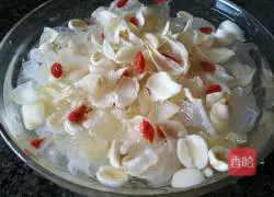 Illustration of how to make Lily, Tremella and Lotus Seed Soup 8