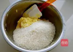 Illustration of how to make golden coconut balls 5