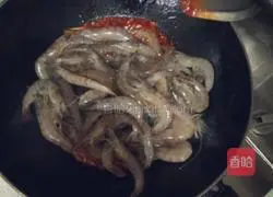 Illustration of how to make tomato sauce shrimp 7