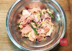 Illustration of how to make steamed chicken with drum juice 3