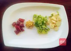 Illustration of how to make fried snow peas with bacon 6