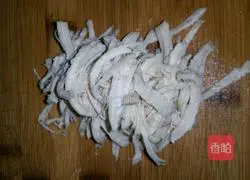 Illustration of making spicy chicken shredded cold noodles 5