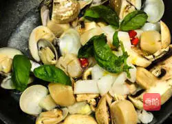 Illustration of how to make seafood baked eggs 2