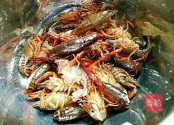 Illustration of how to make boiled crayfish 2