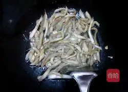 Illustration of how to make fried eggplant shreds 5