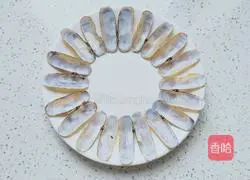 Illustration of how to make steamed razor clams with minced garlic 6