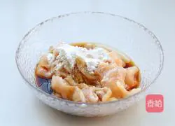 Illustration of how to make carrots, fungus and chicken slices 1