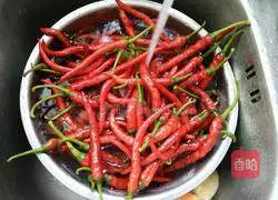 Illustration of homemade Hunan chopped chili sauce 1