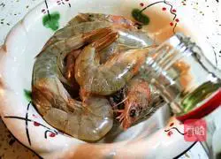 Illustration of how to make steamed shrimp with garlic vermicelli 5