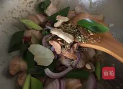 Illustration of how to make sea cucumber braised pork 4