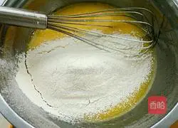 Chiffon Cream Cake Roll Recipe Illustration 3