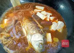 Chuan Illustration of how to make spicy crucian carp pot 5