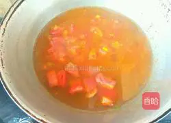 Illustration of how to make tomato and sea cucumber soup 4