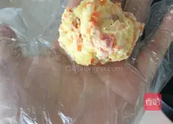 Illustration of how to make black pepper mashed potato cake 8