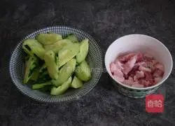 Illustration of how to make fried cucumber and meat 1