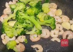 Illustration of how to make fried shrimps with broccoli 6