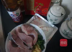 Illustration of how to make herring stuffed with tomatoes 1