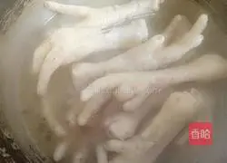 Illustration of making homemade pickled pepper chicken feet 4