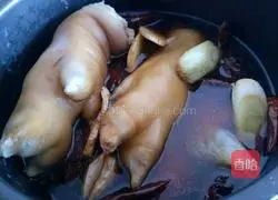 Illustration of Braised Pork Trotters 12