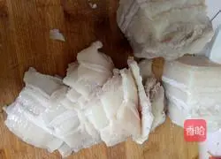 Illustration of how to make twice-cooked pork with garlic sprouts and beans 3