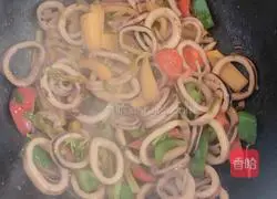 Illustration of how to stir-fry squid rings 10