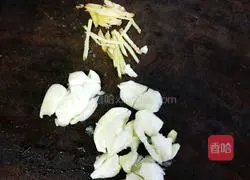 Illustration of how to make fried bacon with garlic sprouts 5