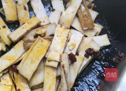 Illustration of how to make fried cabbage with fragrant dried vegetables 3
