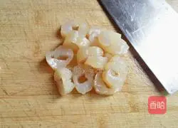 Illustration of how to make sea cucumber and fungus meatball soup 2