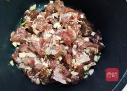 Illustration of how to make beef and king oyster mushrooms 2