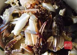 Illustration of how to make swimming crab with tomato sauce 1