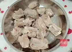 Illustration of how to cook pork ribs and stewed baby potatoes 2