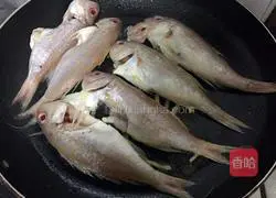 Illustration of how to cook redwood fish in sauce 4